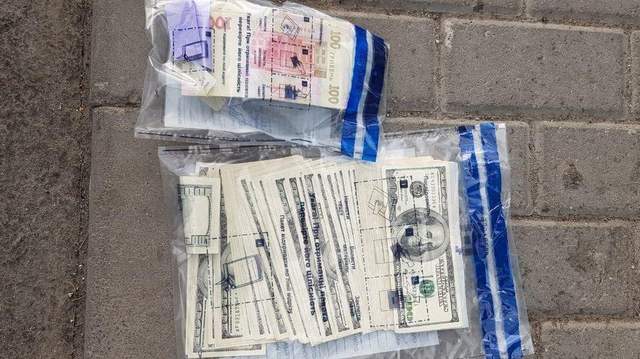 податківець вимагав 40000 доларів