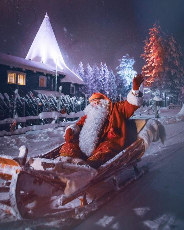 Фінський Санта розвозить подарунки / Фото  christmashousesanta.fi