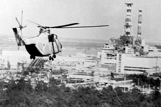 Ліквідація аварії на ЧАЕС вертольоти скидали суміш піску бору свинцю глини