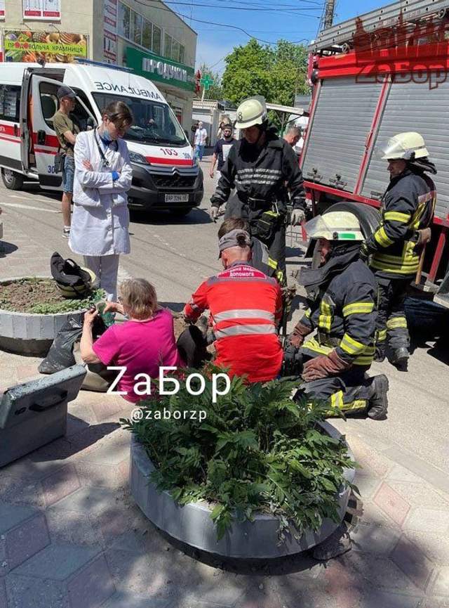 Швидка біля лікарні