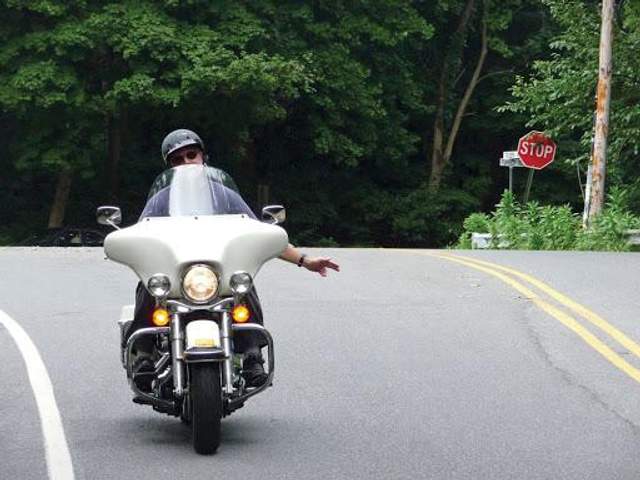 Сигналы и жесты мотоциклистов: какие есть и что значат