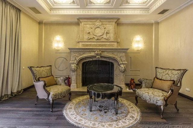 Дом с уникальным авторским дизайном в центре Киева