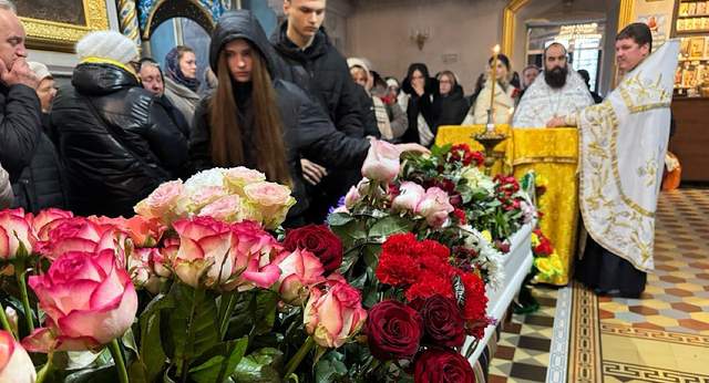 У Сумах попрощалися з 14-річною Анастасією Боровик, яка загинула від російської ракети