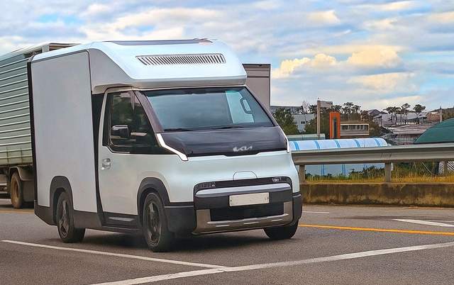 Електричний фургон Kia PV5 став вантажним "рефом"