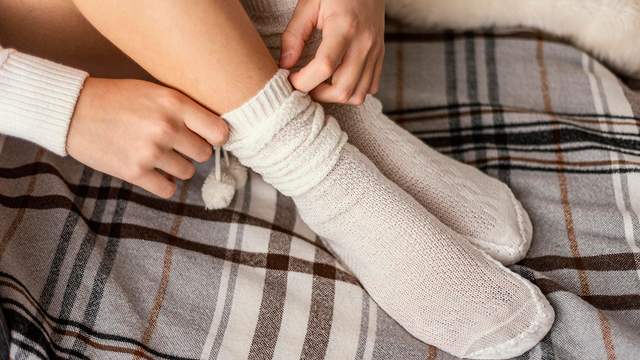 Сірі шкарпетки стануть миттєво білосніжними: господиням на замітку