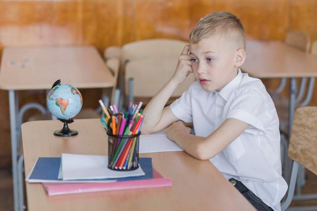 "Це злочин": українців обурило рішення про скорочення годин української мови в початковій школі