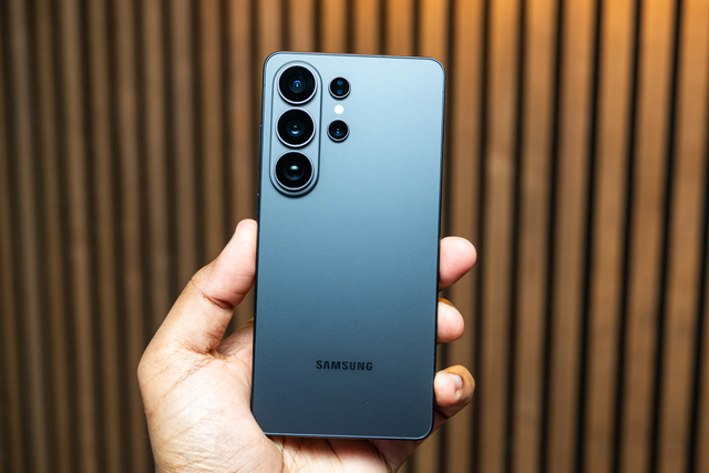 Galaxy S26 зможе обмінюватись файлами з iPhone: Samsung отримає підтримку AirDrop