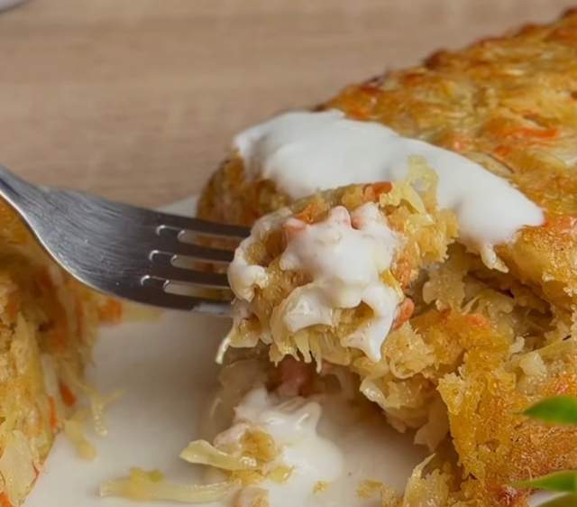 Лінивий пиріг з капусти за лічені хвилини: не навантажуйте себе, щоб смачно нагодувати близьких