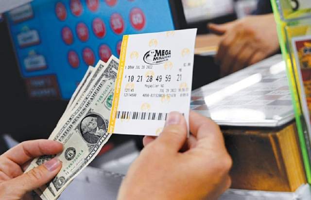 У США пенсіонерка виграла майже 4 мільйони доларів у лотереї: на що витратить гроші жінка