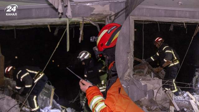 У Харкові вибухи: ракета влучила у будинок, є поранені