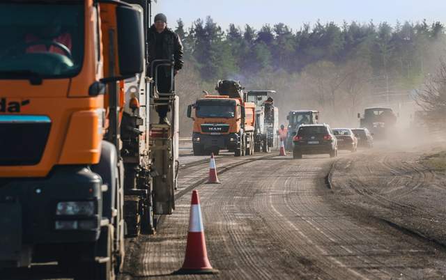 Ями та ямки на дорозі Золотоноша – Умань поступово зникають