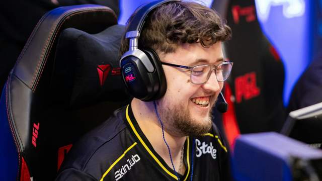 Кращий гравець світу з CS 2 висміяв росіян, вигравши нереальний раунд