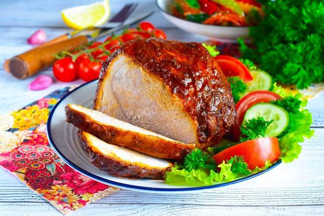 Таке святкове мʼясо розлетиться за секунди: рецепт в духовці, який завжди вдається