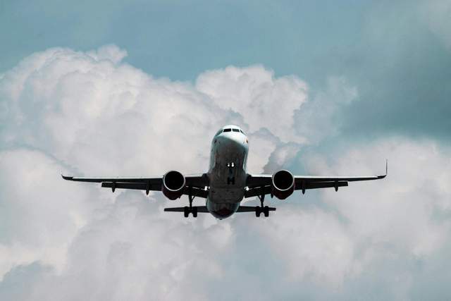 Робота лоукостерів під загрозою: що буде з цивільними польотами в Європі