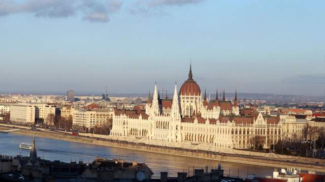 МЗС скасовує рекомендації щодо утримання від поїздок до Угорщини після виборів