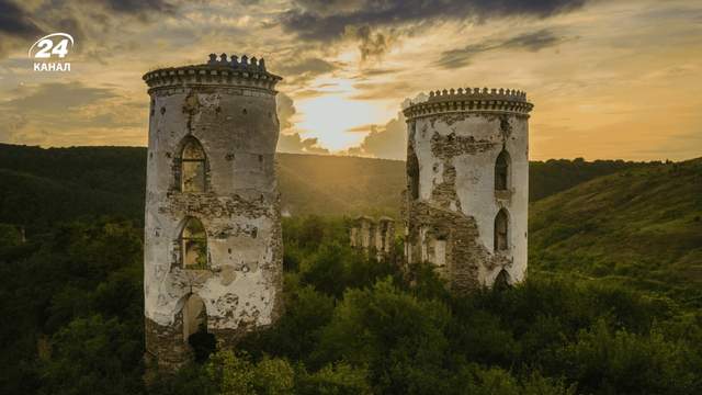 Де розташовані руїни Червоногородського замку, фото якого потрапило у "Вікі любить пам'ятки"