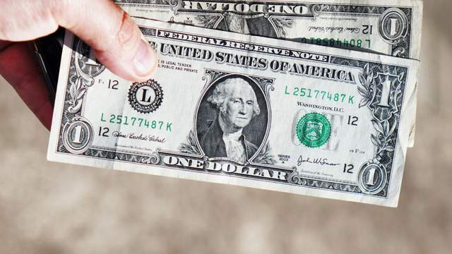 Долар подорожчав наприкінці тижня: офіційний курс валют на 24 квітня