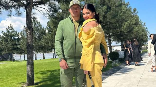 Від першої зустрічі до сьогодні: як давно разом живуть Усик із дружиною