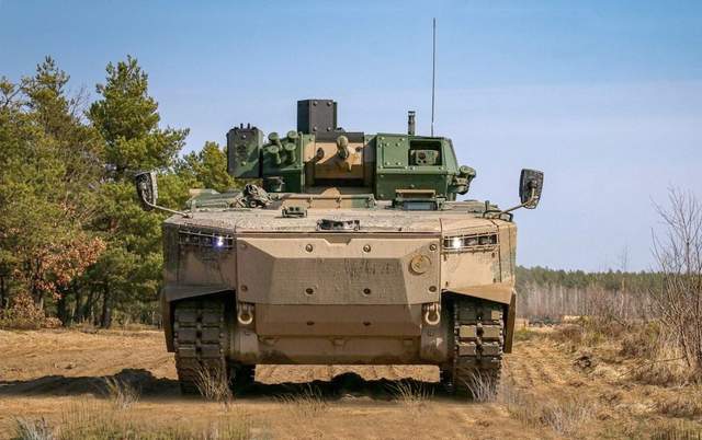 Польща випробує свою військову техніку на фронті в Україні