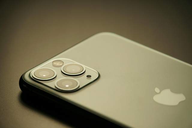 Apple звітує про рекордний квартал і успіх iPhone 17