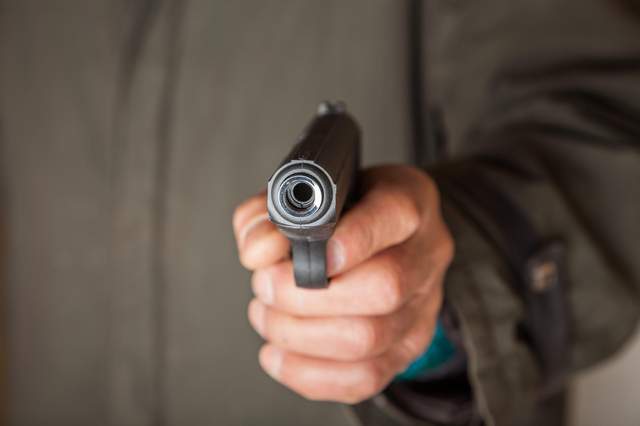 Суперечка переросла в стрілянину: у Запоріжжі п'яний військовий поранив двох людей