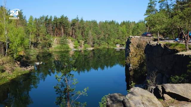 Бірюзова вода серед скель: де розташований Коростишівський кар'єр, який так полюбився туристам