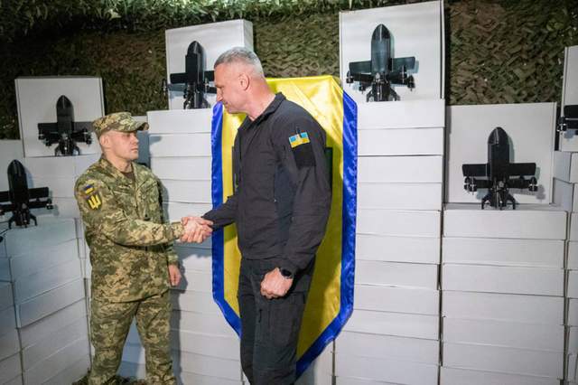 Київ передав 225 окремому штурмовому полку ще 3100 дронів, – Кличко
