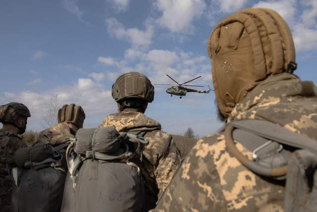 Україна розбудовує нову армію – і вона не про повістки