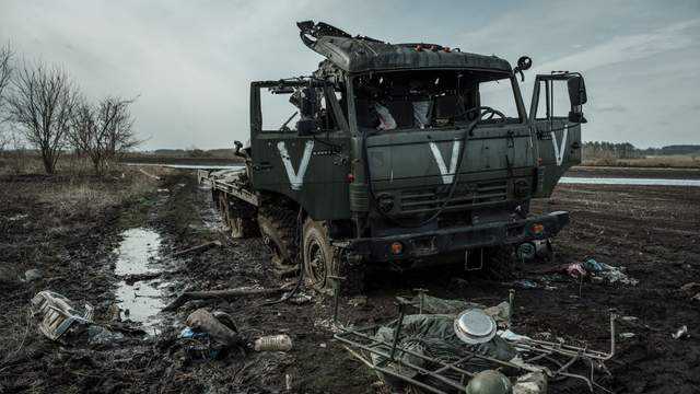 Російські війська маскують військові колони під цивільні фури на Півдні