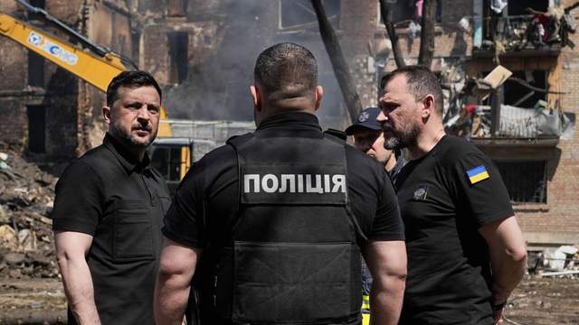 Зеленський обговорив нічний масований удар зі європейськими лідерами: як реагує світ