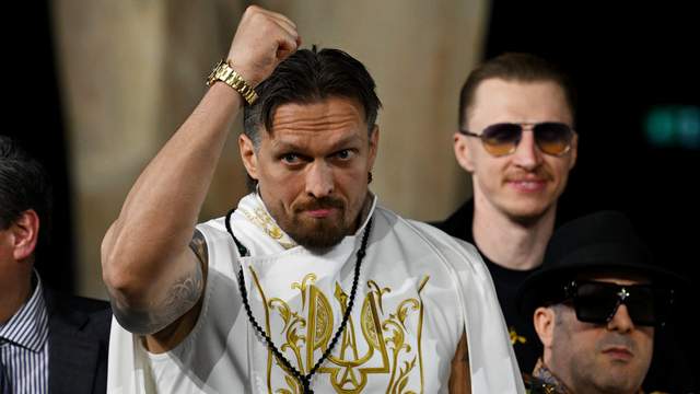 Усик подякував фанатам та звернувся до критиків – він навів приклад вигаданого персонажа