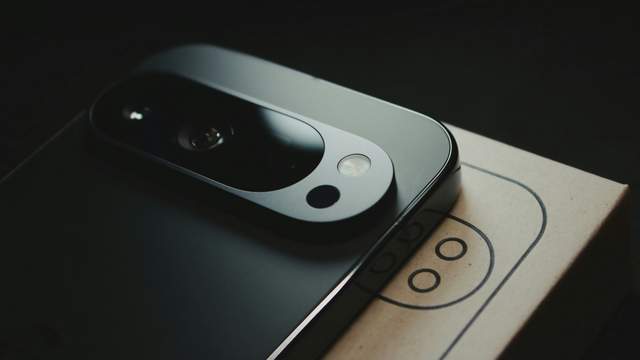 Покупець замовив Pixel 10, але Google надіслав йому смартфон геть іншої компанії
