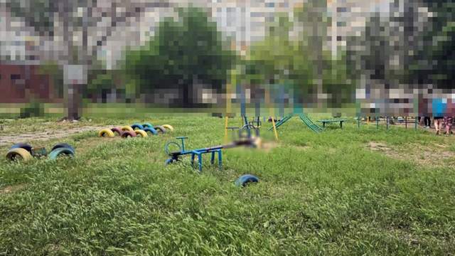 Росія вгатила по дитячому майданчику у Херсоні: є загиблий, серед постраждалих – діти
