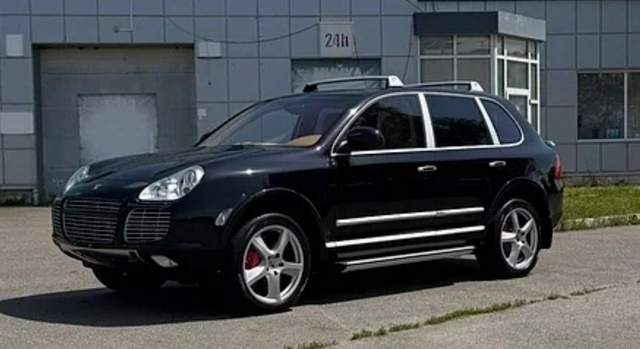 Колекційний Porsche Cayenne Turbo S продають за ціною електричного побратима