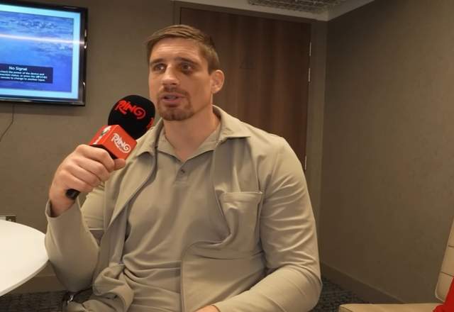 Верховен вимагає вибачень після бою з Усиком