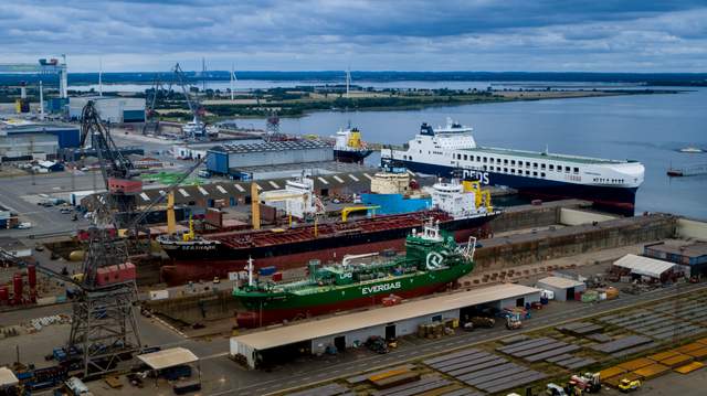 Остання лазівка Кремля: одна європейська верф досі допомагає Росії заробляти на газі