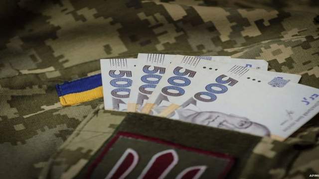 Військовий відповів, чи достатньою буде мінімальна зарплата у 30 тисяч гривень