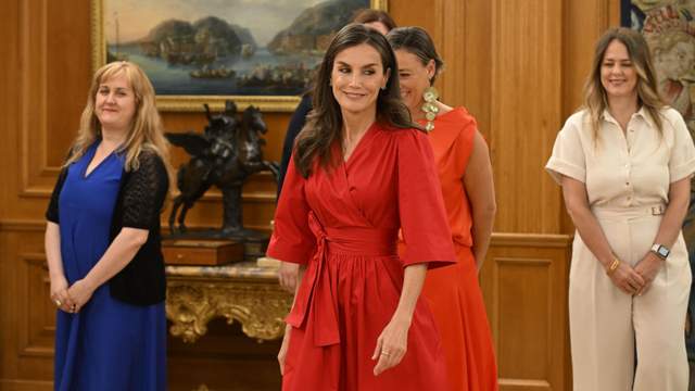 У яскравій сукні: королева Летиція зачарувала новим літнім образом