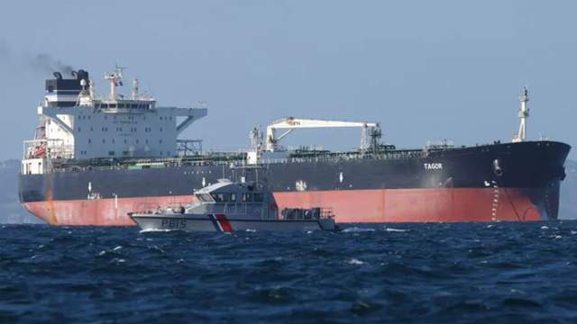 Французькі ВМС висадилися на танкері російського тіньового флоту й арештували капітана