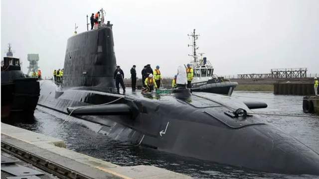 Усі підводні човни Британії вийшли з ладу і застрягли в порт