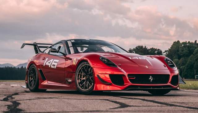 Один із 45: рідкісний Ferrari продають за три міль