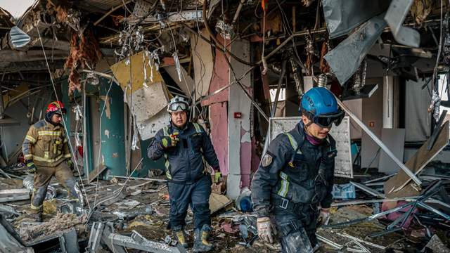 Є 11 влучань, один дрон застряг просто у стіні буд