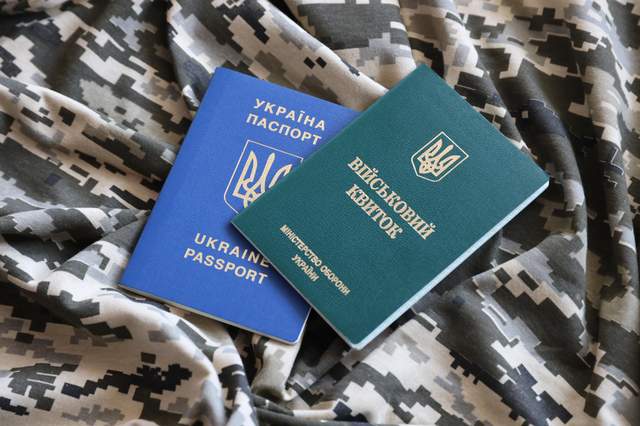 Чоловік став порушником військового обліку, будучи за кордон