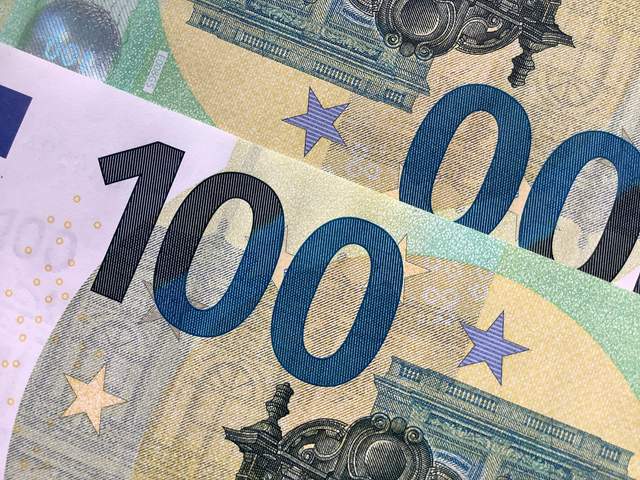 Долар дорожчає: які ціни на валюту виставили обмін