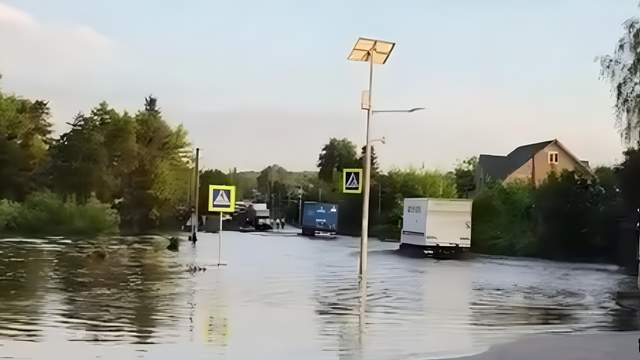 Злива затопила дороги: потужна негода накрила Тернопільщину та Рівненщину