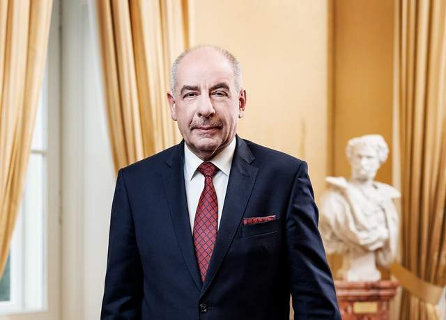 Парламент Угорщини підтримав дострокове усунення з посади президента країни