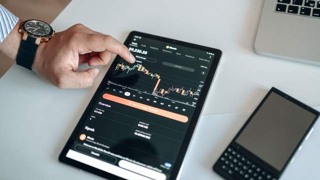 Штучний інтелект знову розігрів ринки: чому акції технологічних компаній стрімко зростають