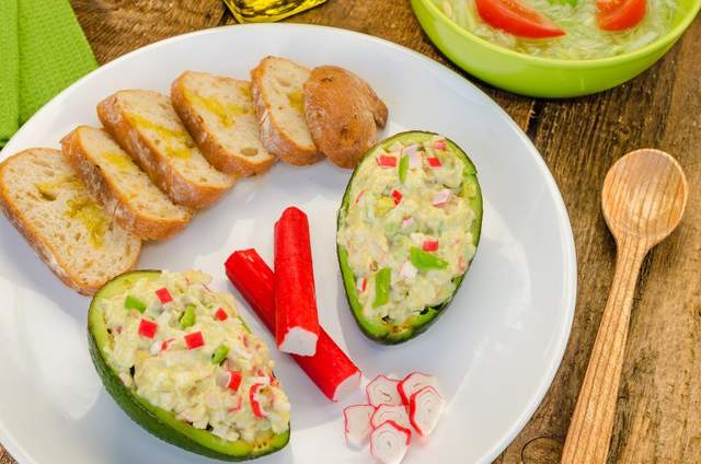 Домашній плавлений сир за 15 хвилин: бюджетна закуска з кількох продуктів