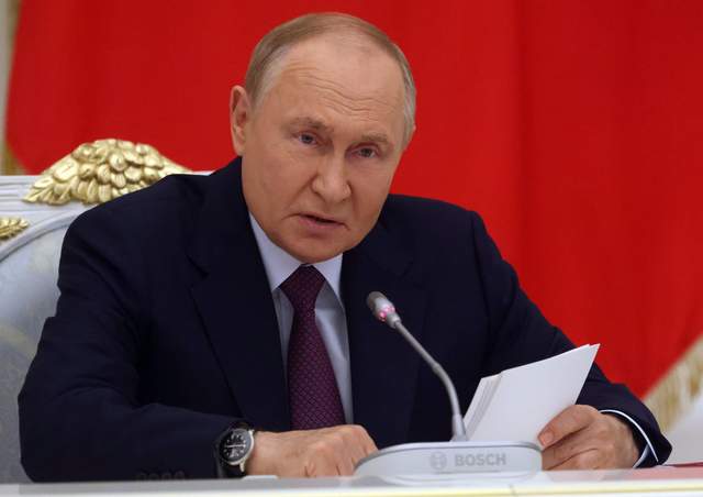 Доверие к Путину падает: эксперт заявил, что это может стать новым вызовом...