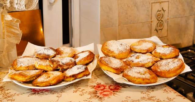 Аромат кориці зведе з розуму весь під'їзд: швидкі яблука в повітряному тісті без зайвої метушні
